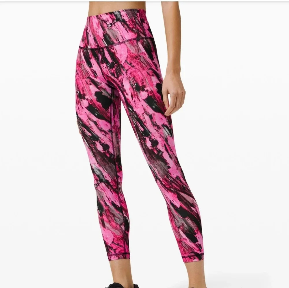 *LULULEMON Wunder Train, Size 4, 25"